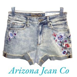 Women’s/Juniors Arizona Jean Co High Waisted 2 1/2” Denim Shorts Size 5 NWT